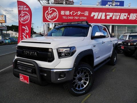 USトヨタ逆輸入車専門店 アップル岩槻のタンドラ カスタムデモカー IPFのLEDライトバー50インチ装着！